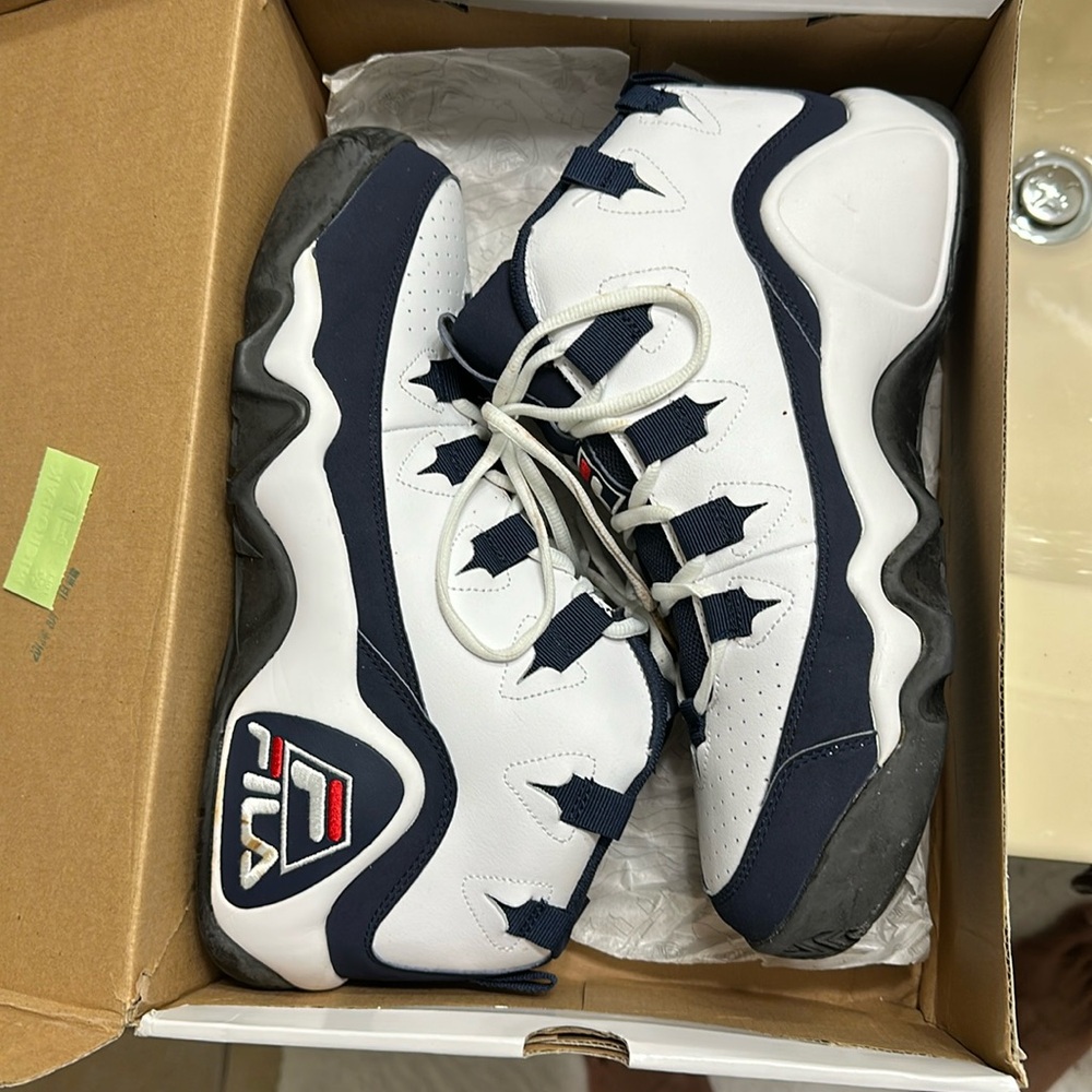 The 95 Fila Grant Hill 1 OG  Shoes and Bucket Hat